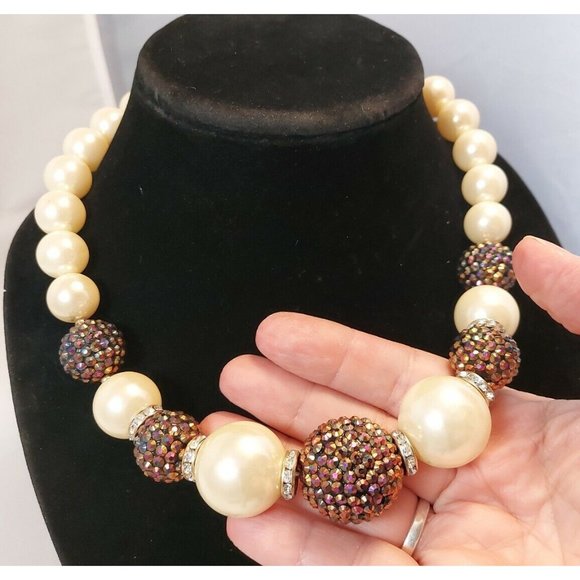 STUNNING VINTAGE ESTATE SIGNED VCLM CHUNKY FAUX PEARL & CRYSTALS 19" NECKLACE - Picture 7 of 8